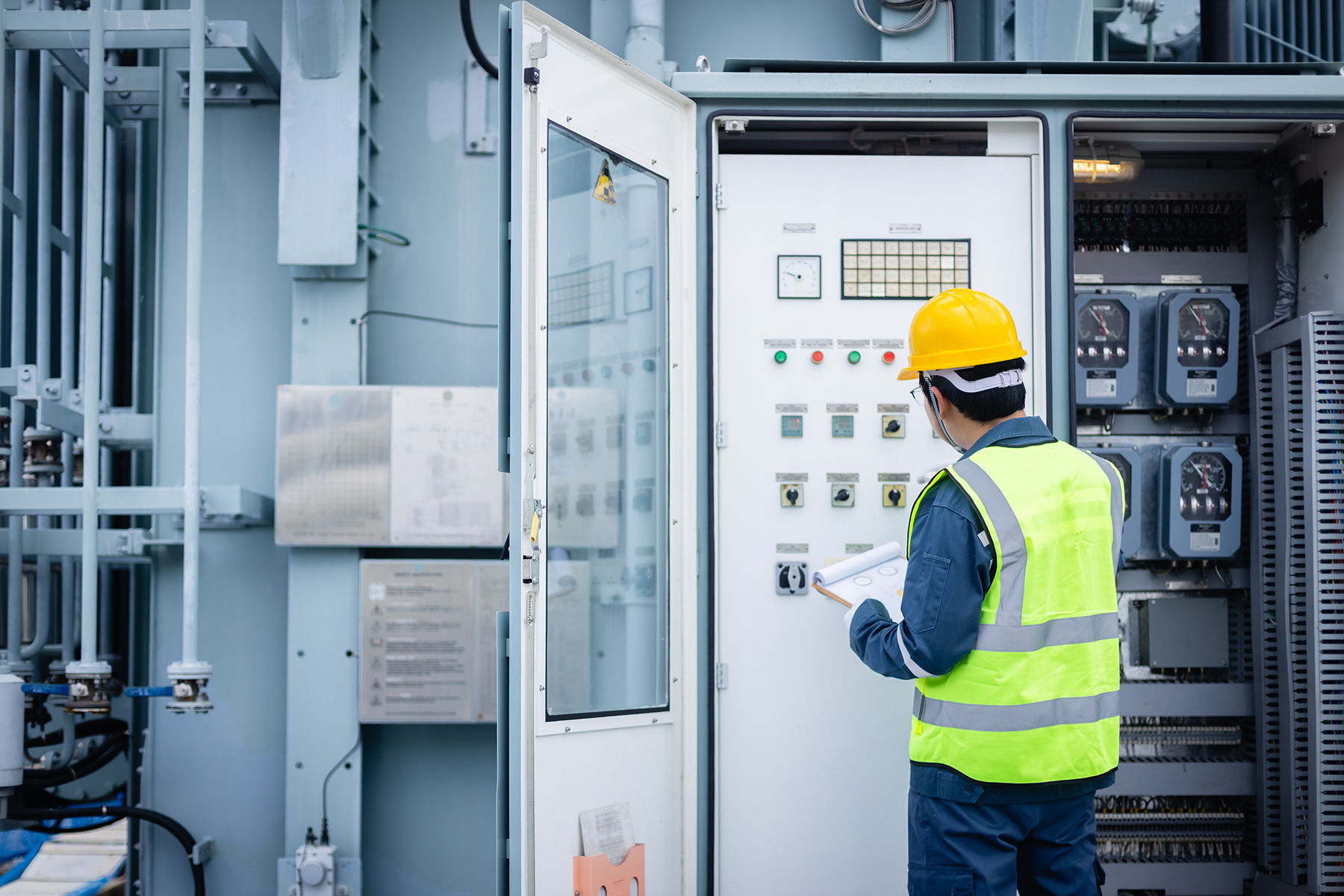 A forward-looking approach for industrial operations and market demands alignment.