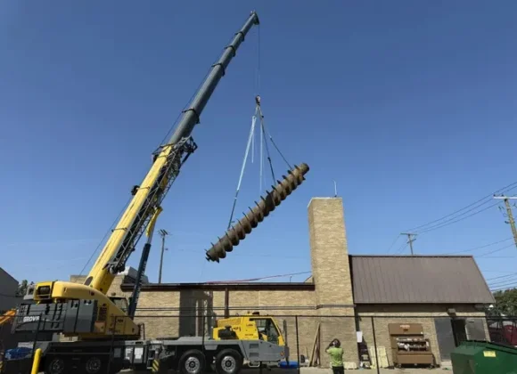 Crane lifting 8-ton screw pump