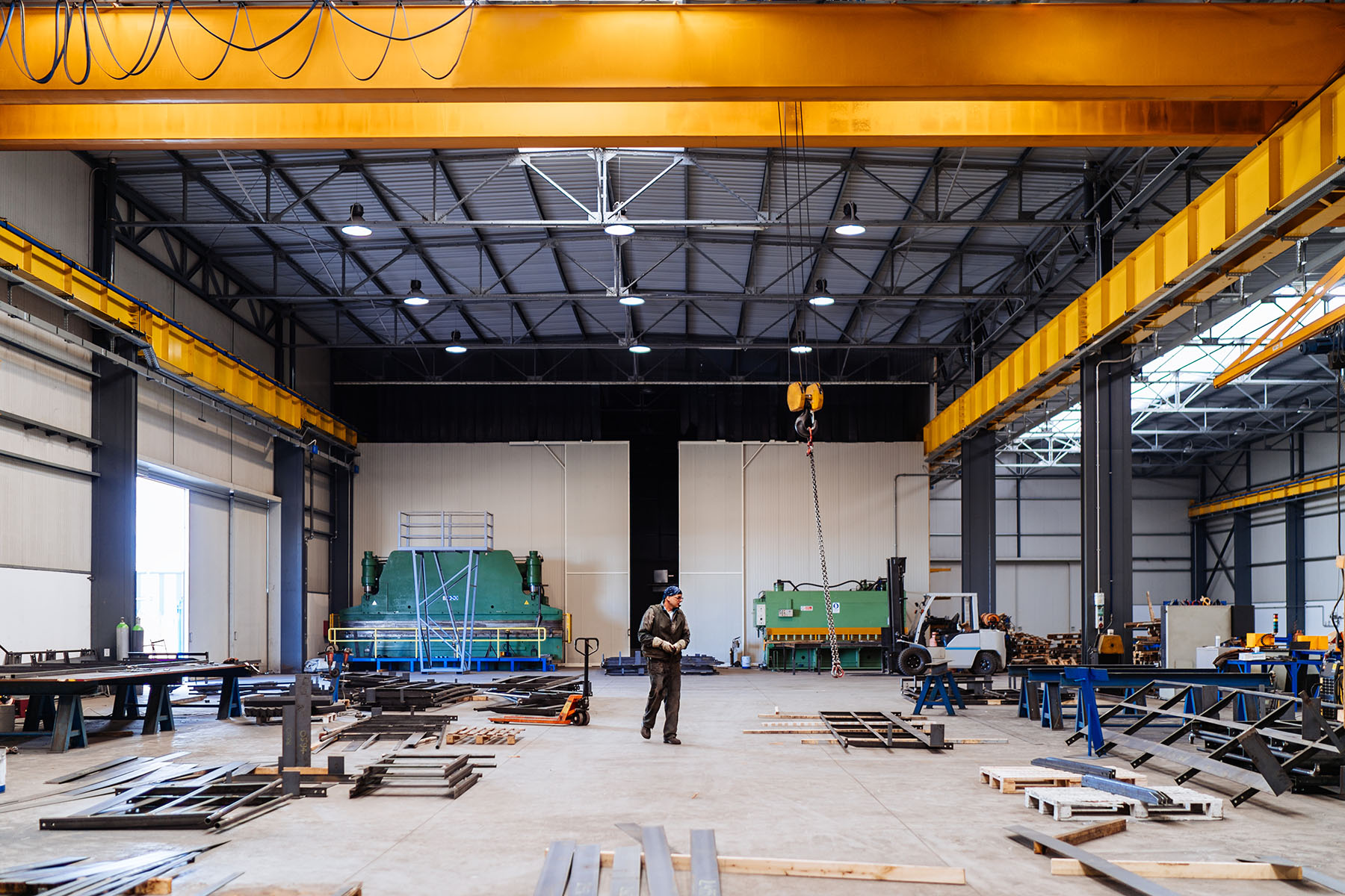 Manufacturers are under pressure to improve uptime and control operating costs. Aging equipment, limited labor availability and long supply chain lead times make unexpected breakdowns more expensive and disruptive than ever.